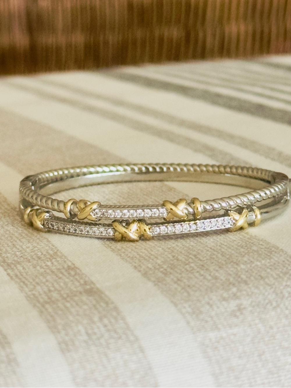 Two-Tone Hinged Bangle